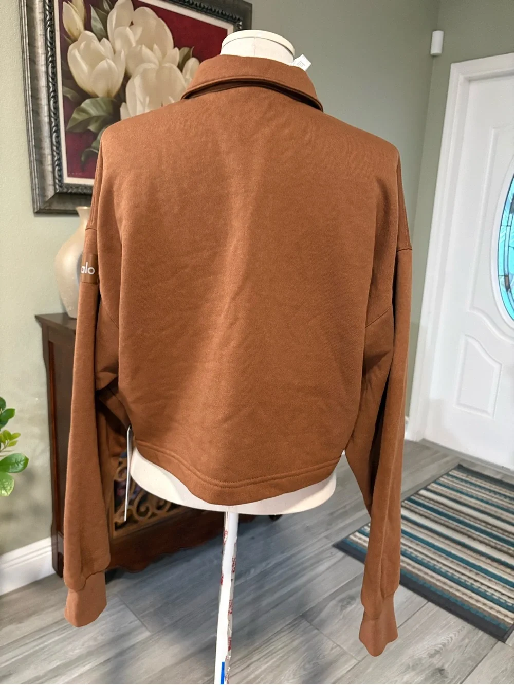 ALO Yoga Cropped Polo Sweatshirt in Brown